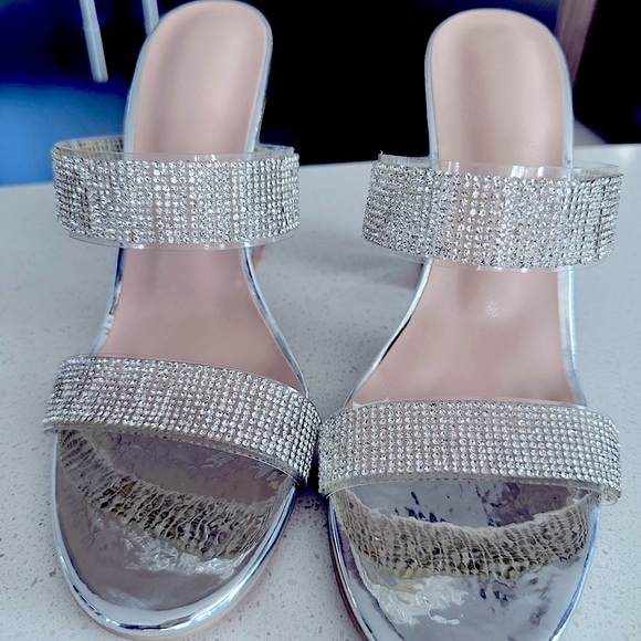 Dressy sliver heels - Picture 1 of 2